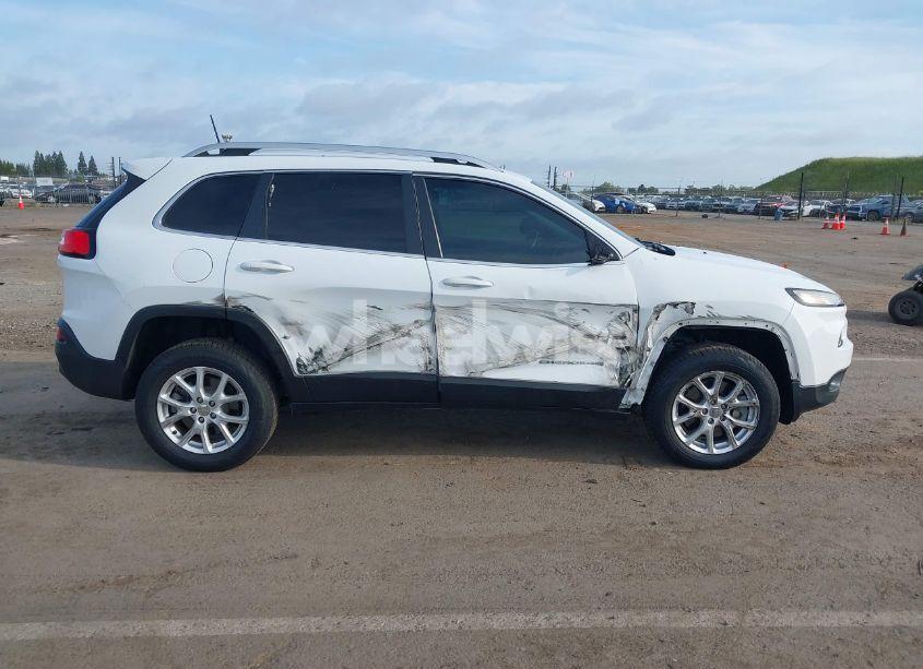Photo 13 of 2016 Jeep Cherokee LATITUDE (VIN 1C4PJMCS1GW185442)