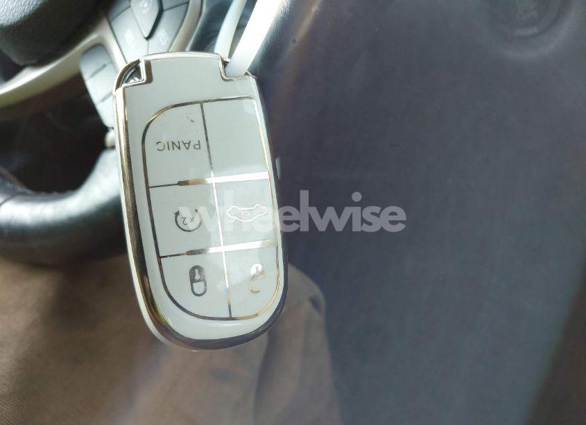 Photo 11 of 2016 Jeep Cherokee LATITUDE (VIN 1C4PJMCS1GW241704)