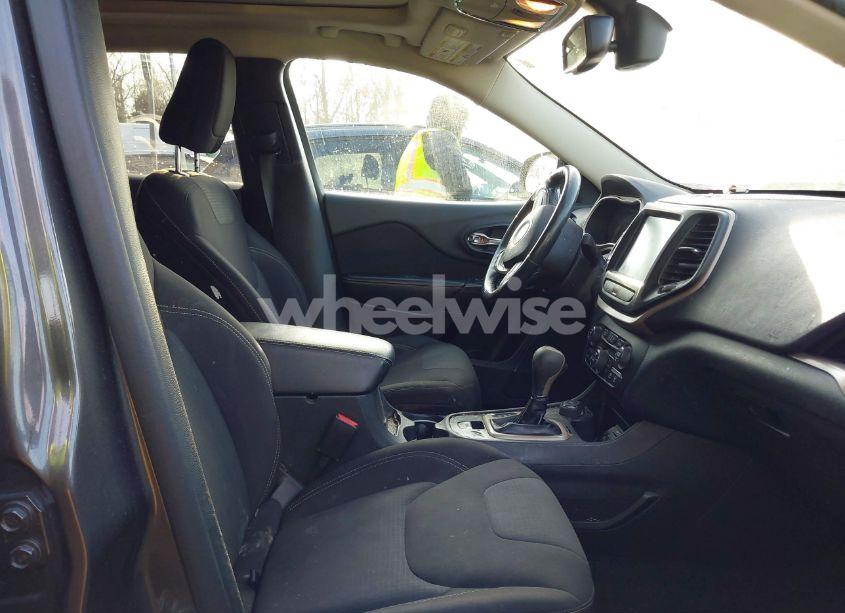 Photo 5 of 2016 Jeep Cherokee LATITUDE (VIN 1C4PJMCS1GW241704)