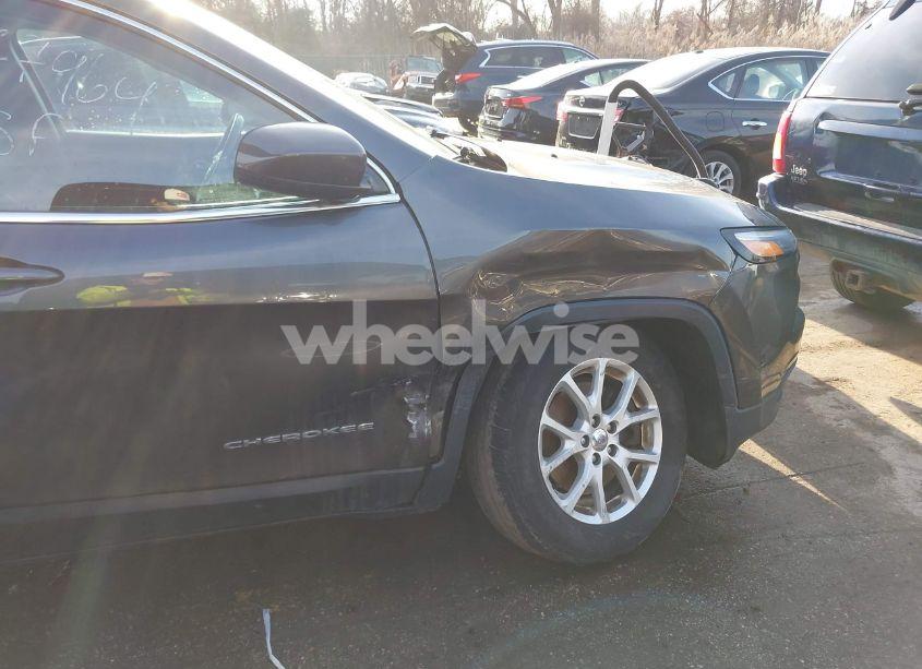 Photo 6 of 2016 Jeep Cherokee LATITUDE (VIN 1C4PJMCS1GW241704)