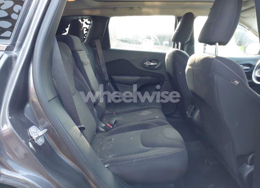 Photo 8 of 2016 Jeep Cherokee LATITUDE (VIN 1C4PJMCS1GW241704)