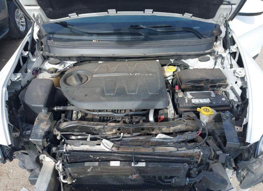 Photo 10 of 2016 Jeep Cherokee LATITUDE (VIN 1C4PJMCS1GW254615)