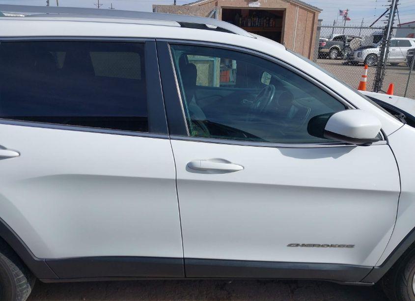 Photo 14 of 2016 Jeep Cherokee LATITUDE (VIN 1C4PJMCS1GW254615)