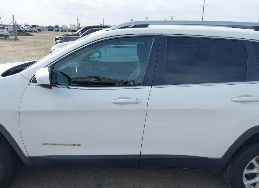 Photo 15 of 2016 Jeep Cherokee LATITUDE (VIN 1C4PJMCS1GW254615)
