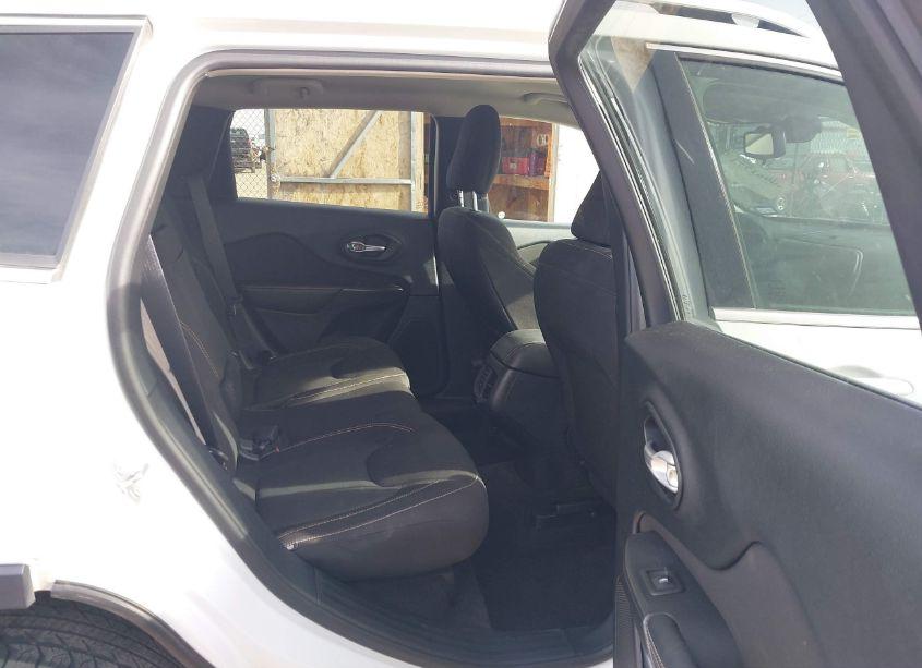 Photo 8 of 2016 Jeep Cherokee LATITUDE (VIN 1C4PJMCS1GW254615)