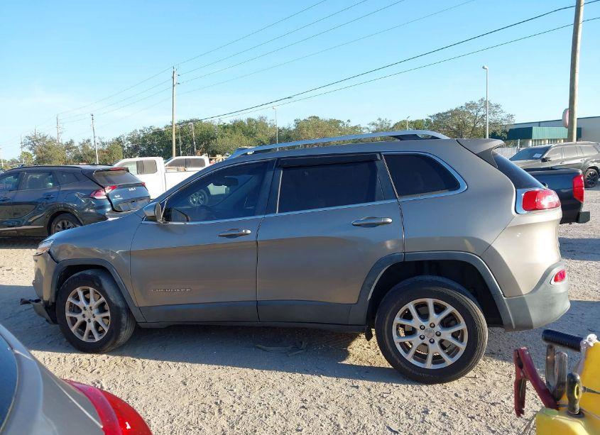 Photo 14 of 2016 Jeep Cherokee LATITUDE (VIN 1C4PJMCS1GW286609)