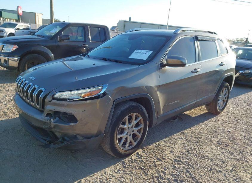 Photo 2 of 2016 Jeep Cherokee LATITUDE (VIN 1C4PJMCS1GW286609)