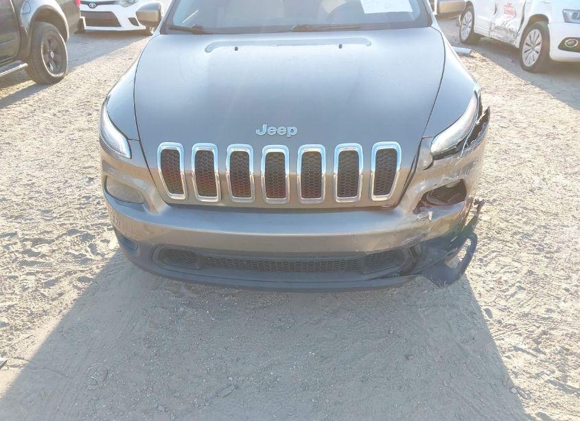 Photo 6 of 2016 Jeep Cherokee LATITUDE (VIN 1C4PJMCS1GW286609)