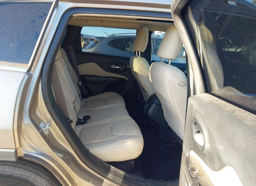 Photo 8 of 2016 Jeep Cherokee LATITUDE (VIN 1C4PJMCS1GW286609)