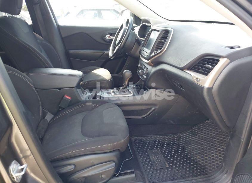 Photo 5 of 2016 Jeep Cherokee LATITUDE (VIN 1C4PJMCS1GW367447)