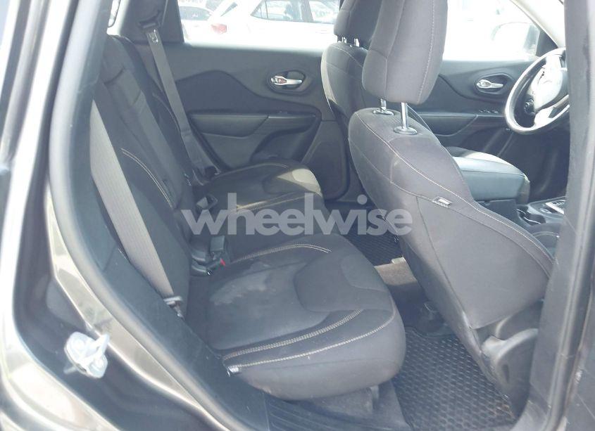 Photo 8 of 2016 Jeep Cherokee LATITUDE (VIN 1C4PJMCS1GW367447)