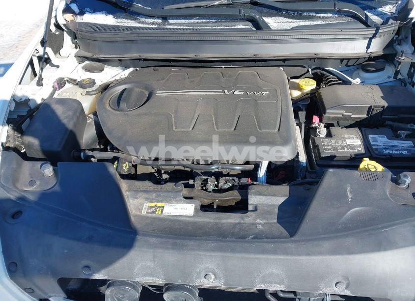 Photo 10 of 2017 Jeep Cherokee LATITUDE 4X4 (VIN 1C4PJMCS1HW532415)