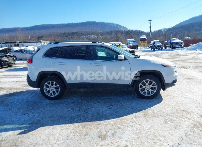 Photo 13 of 2017 Jeep Cherokee LATITUDE 4X4 (VIN 1C4PJMCS1HW532415)