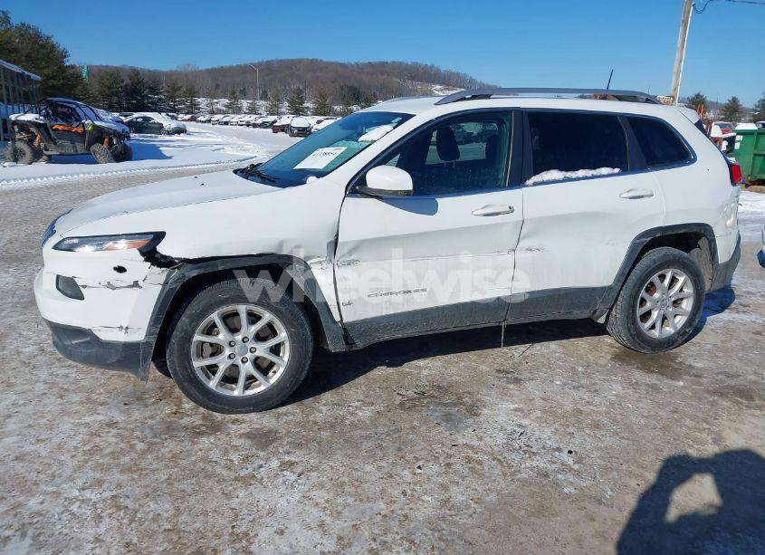 Photo 6 of 2017 Jeep Cherokee LATITUDE 4X4 (VIN 1C4PJMCS1HW532415)