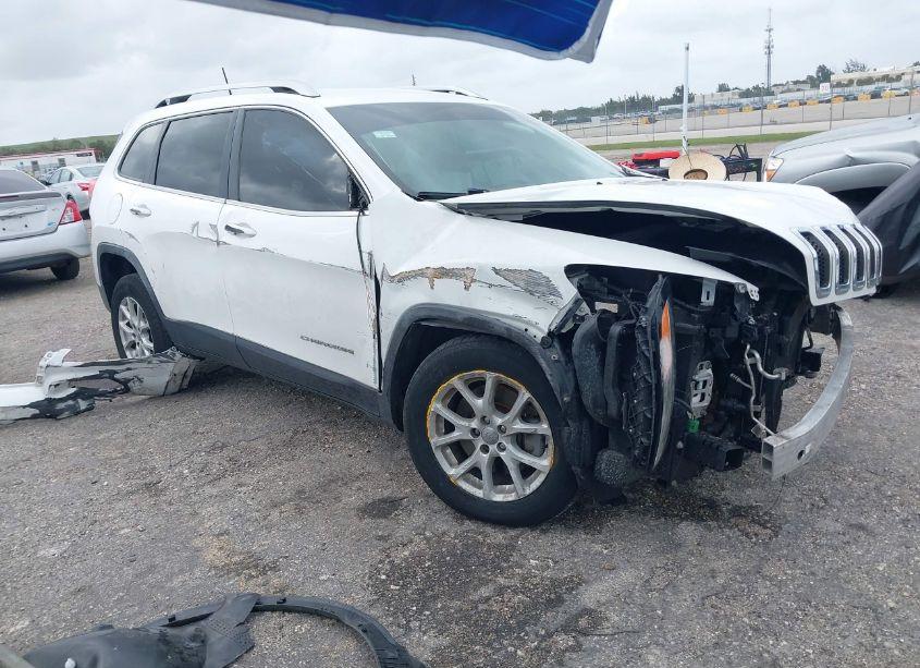 2017 Jeep Cherokee LATITUDE 4X4 (VIN 1C4PJMCS1HW544791) main photo