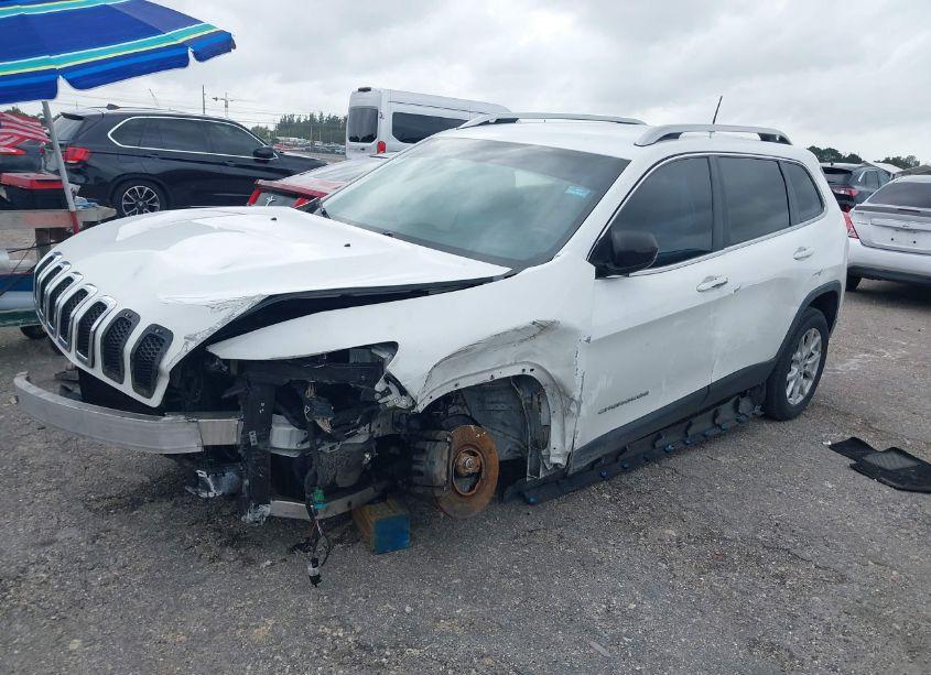 Photo 2 of 2017 Jeep Cherokee LATITUDE 4X4 (VIN 1C4PJMCS1HW544791)