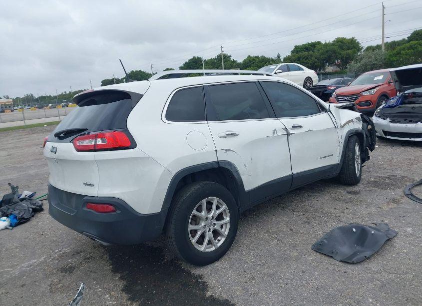 Photo 4 of 2017 Jeep Cherokee LATITUDE 4X4 (VIN 1C4PJMCS1HW544791)