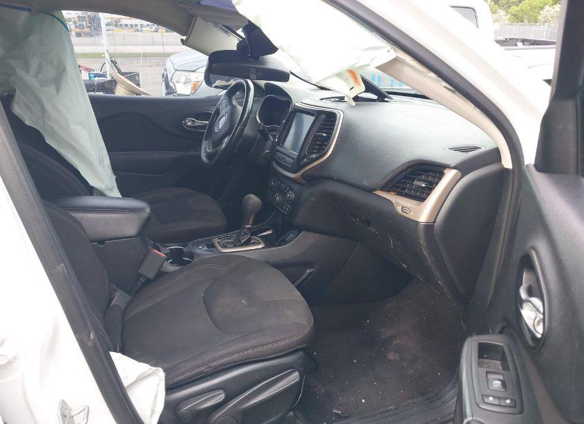 Photo 5 of 2017 Jeep Cherokee LATITUDE 4X4 (VIN 1C4PJMCS1HW544791)