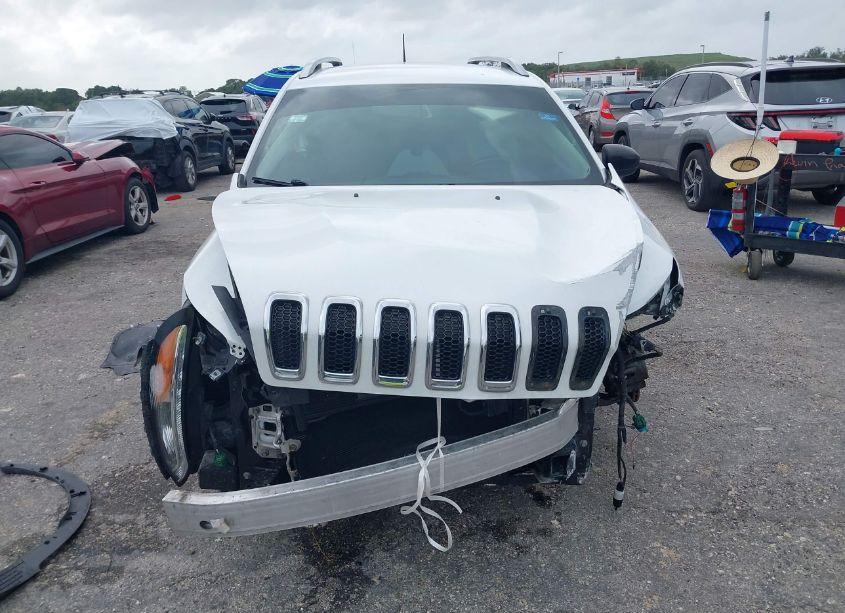 Photo 6 of 2017 Jeep Cherokee LATITUDE 4X4 (VIN 1C4PJMCS1HW544791)