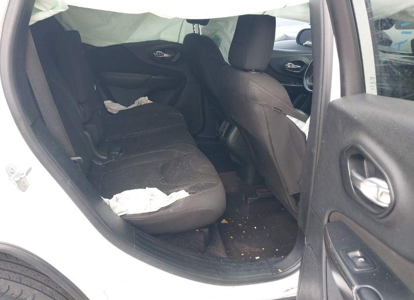 Photo 8 of 2017 Jeep Cherokee LATITUDE 4X4 (VIN 1C4PJMCS1HW544791)