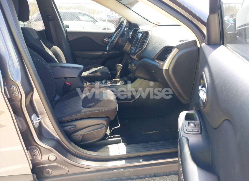 Photo 5 of 2014 Jeep Cherokee LATITUDE (VIN 1C4PJMCS2EW137767)