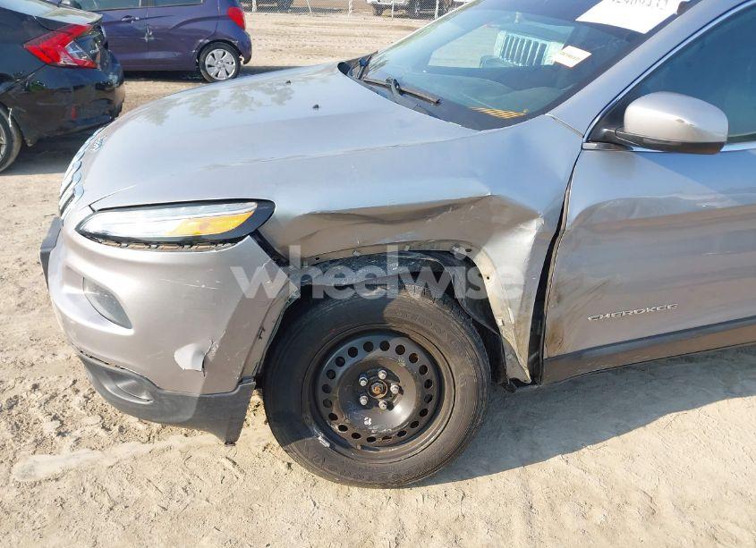 Photo 6 of 2014 Jeep Cherokee LATITUDE (VIN 1C4PJMCS2EW153290)