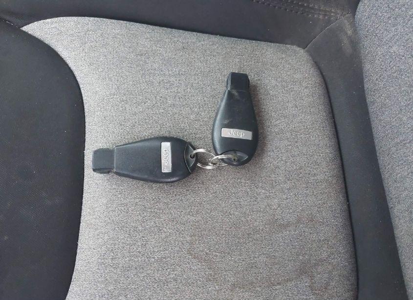 Photo 11 of 2014 Jeep Cherokee LATITUDE (VIN 1C4PJMCS2EW243734)