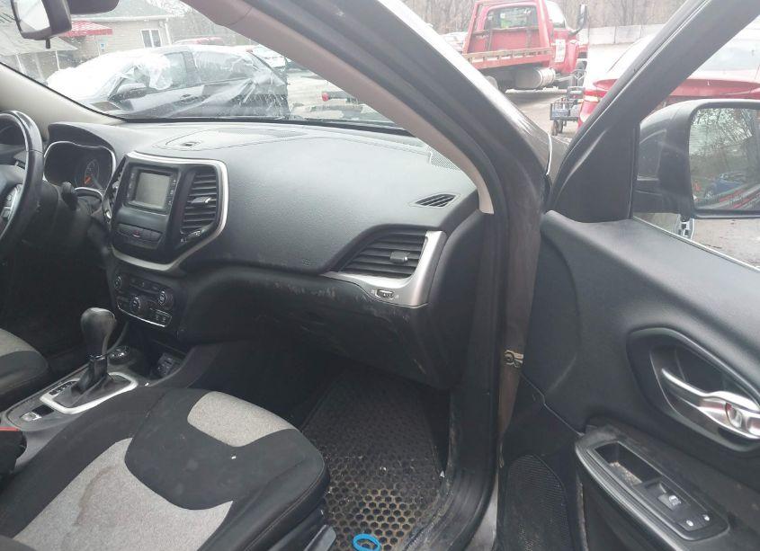 Photo 5 of 2014 Jeep Cherokee LATITUDE (VIN 1C4PJMCS2EW243734)