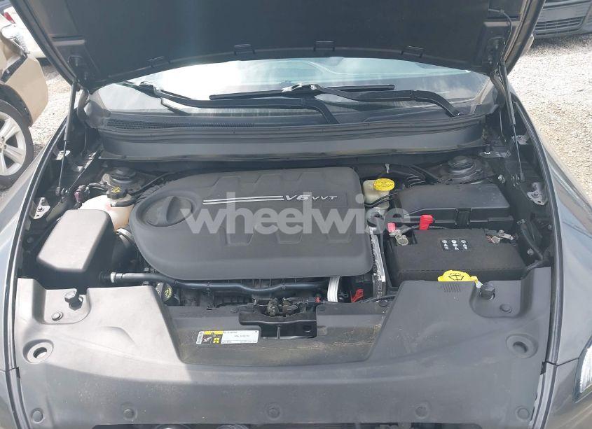 Photo 10 of 2015 Jeep Cherokee LATITUDE (VIN 1C4PJMCS2FW502949)