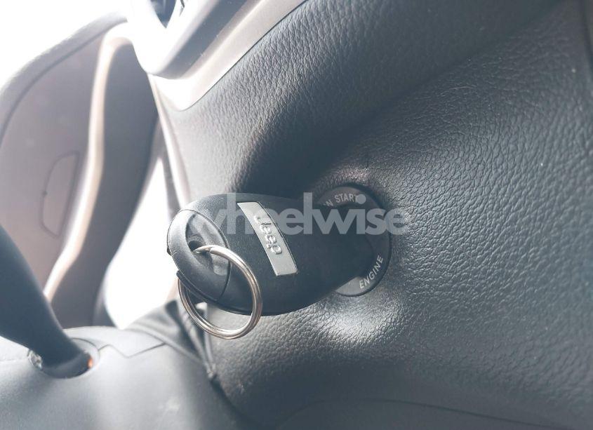 Photo 11 of 2015 Jeep Cherokee LATITUDE (VIN 1C4PJMCS2FW502949)