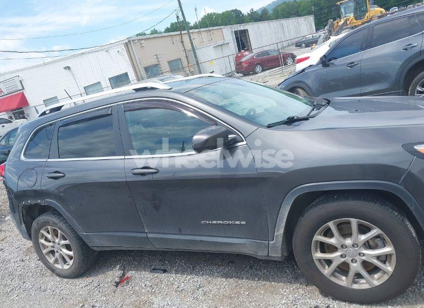 Photo 13 of 2015 Jeep Cherokee LATITUDE (VIN 1C4PJMCS2FW502949)