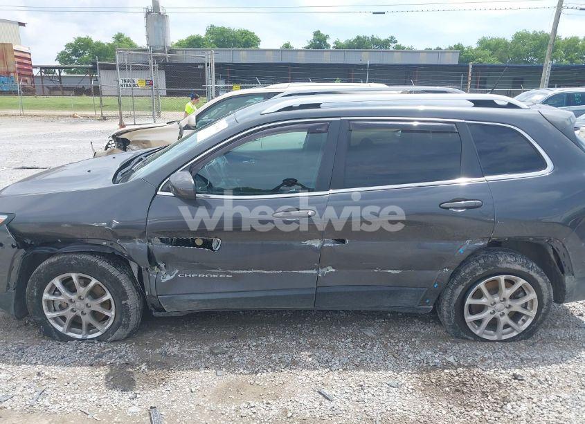 Photo 14 of 2015 Jeep Cherokee LATITUDE (VIN 1C4PJMCS2FW502949)