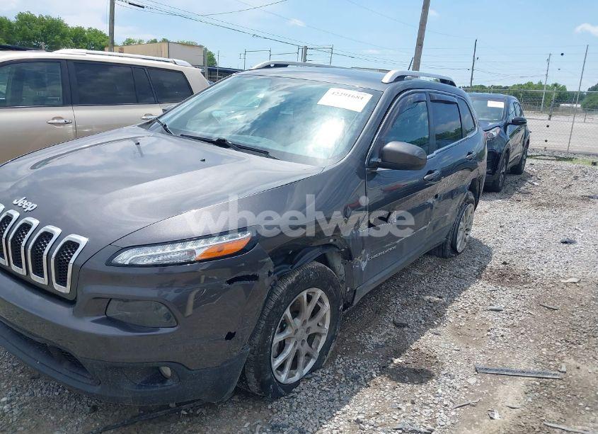 Photo 6 of 2015 Jeep Cherokee LATITUDE (VIN 1C4PJMCS2FW502949)