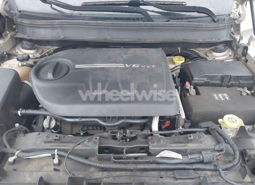 Photo 10 of 2015 Jeep Cherokee LATITUDE (VIN 1C4PJMCS2FW551729)