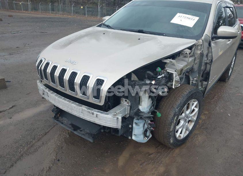 Photo 6 of 2015 Jeep Cherokee LATITUDE (VIN 1C4PJMCS2FW551729)