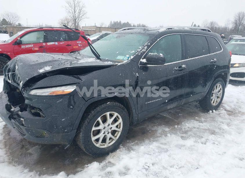 Photo 2 of 2015 Jeep Cherokee LATITUDE (VIN 1C4PJMCS2FW556588)