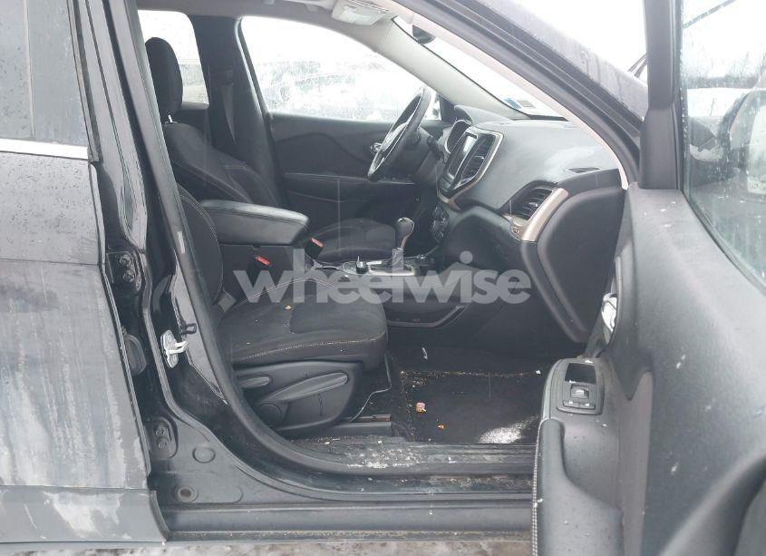 Photo 5 of 2015 Jeep Cherokee LATITUDE (VIN 1C4PJMCS2FW556588)