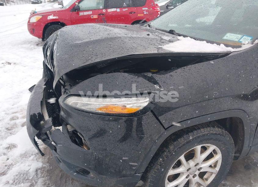 Photo 6 of 2015 Jeep Cherokee LATITUDE (VIN 1C4PJMCS2FW556588)