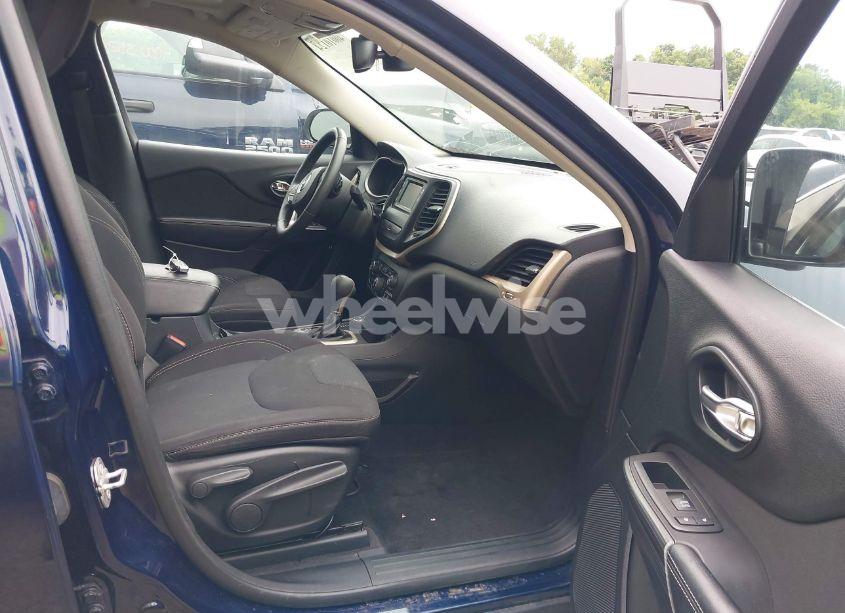 Photo 5 of 2015 Jeep Cherokee LATITUDE (VIN 1C4PJMCS2FW558289)