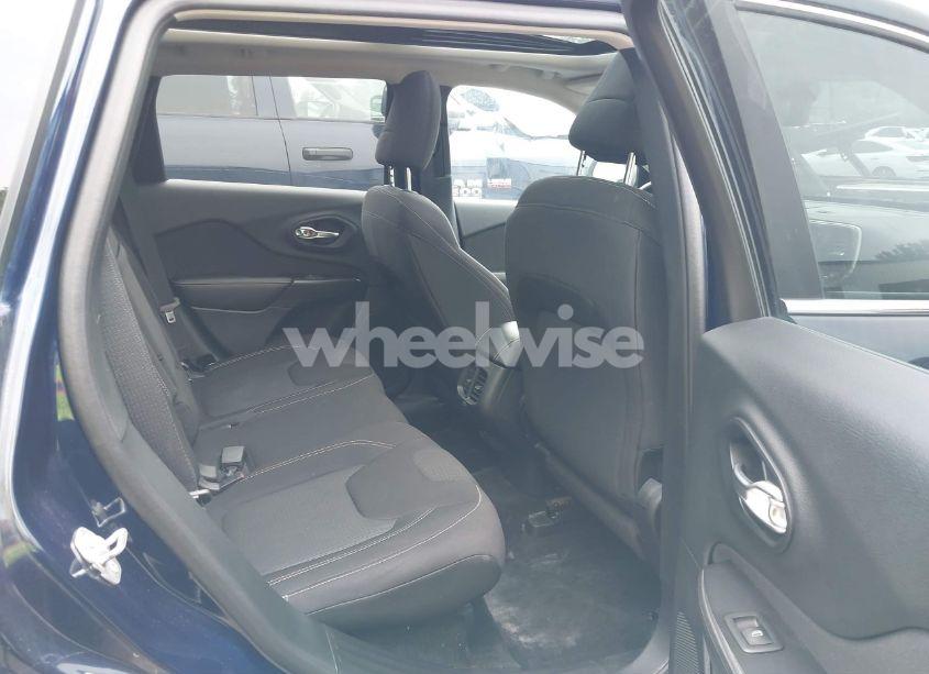 Photo 8 of 2015 Jeep Cherokee LATITUDE (VIN 1C4PJMCS2FW558289)