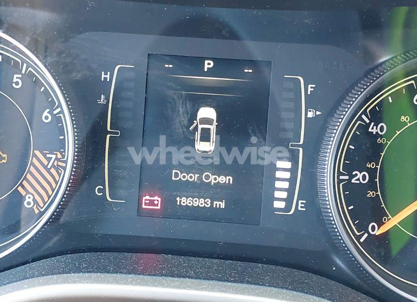 Photo 16 of 2015 Jeep Cherokee LATITUDE (VIN 1C4PJMCS2FW620113)