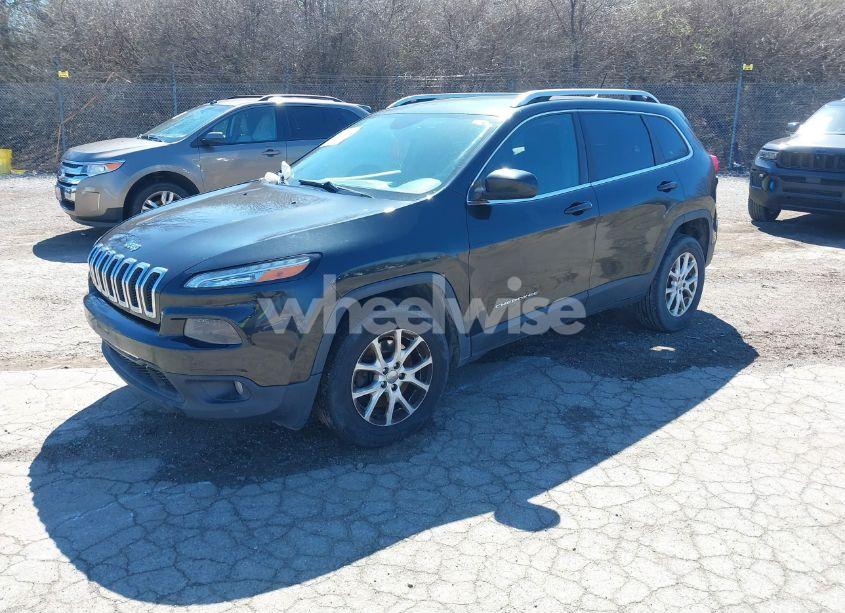 Photo 2 of 2015 Jeep Cherokee LATITUDE (VIN 1C4PJMCS2FW620113)