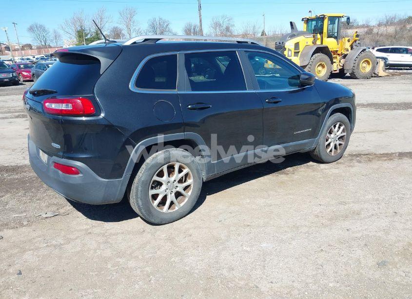 Photo 4 of 2015 Jeep Cherokee LATITUDE (VIN 1C4PJMCS2FW620113)