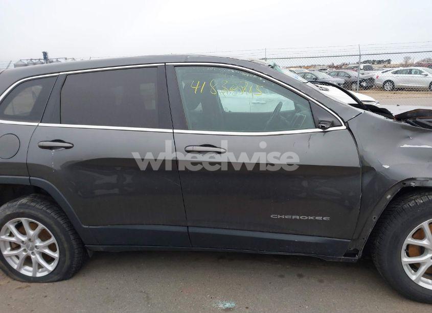 Photo 13 of 2015 Jeep Cherokee LATITUDE (VIN 1C4PJMCS2FW755219)