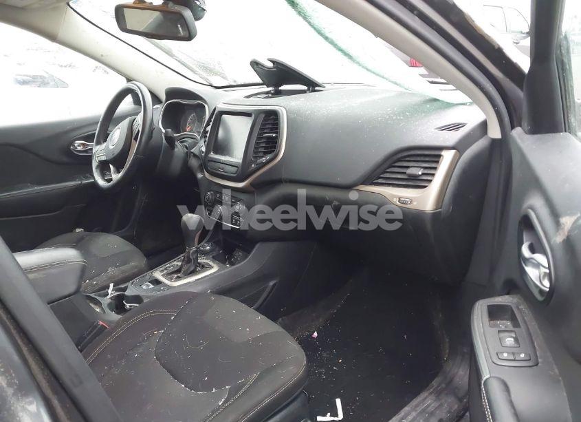 Photo 5 of 2015 Jeep Cherokee LATITUDE (VIN 1C4PJMCS2FW755219)