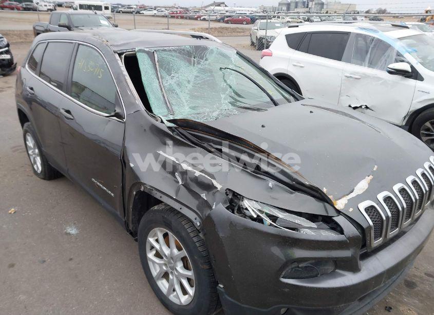 Photo 6 of 2015 Jeep Cherokee LATITUDE (VIN 1C4PJMCS2FW755219)