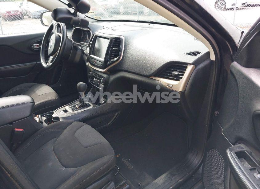 Photo 5 of 2015 Jeep Cherokee LATITUDE (VIN 1C4PJMCS2FW790133)