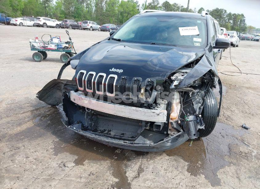 Photo 6 of 2015 Jeep Cherokee LATITUDE (VIN 1C4PJMCS2FW790133)