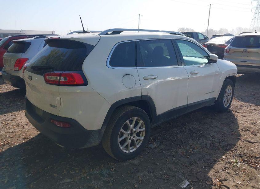 Photo 4 of 2016 Jeep Cherokee LATITUDE (VIN 1C4PJMCS2GW101158)
