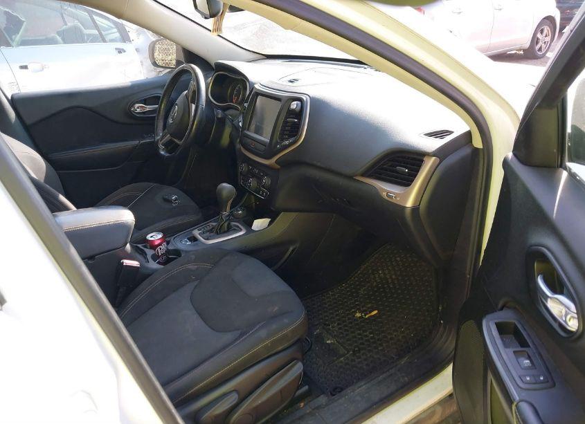 Photo 5 of 2016 Jeep Cherokee LATITUDE (VIN 1C4PJMCS2GW101158)